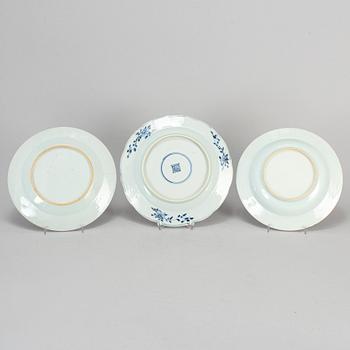 A part blue and white dinner export porcelain service, Qing dynasty, Qianlong (1736-95), (31 pieces).