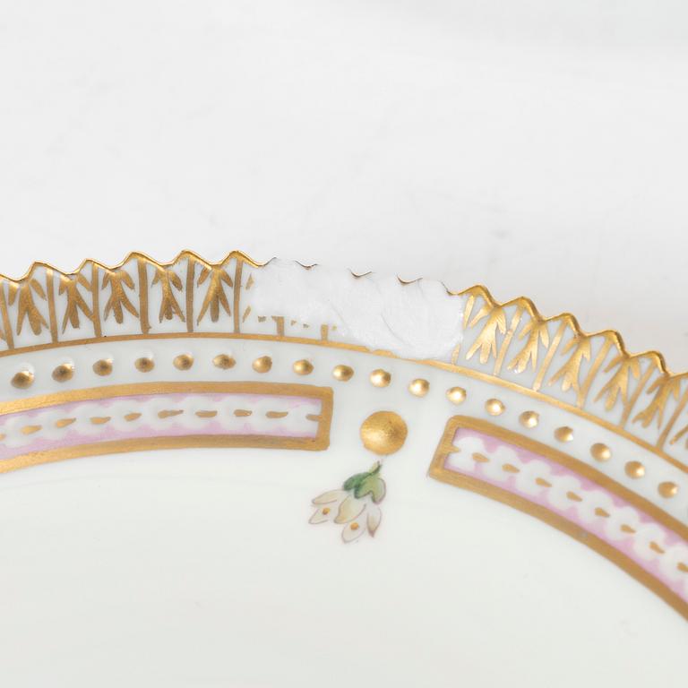 Kaffekoppar med fat, fyra stycken, porslin. 'Flora Danica', Royal Copenhagen, Danmark, 1900-tal.