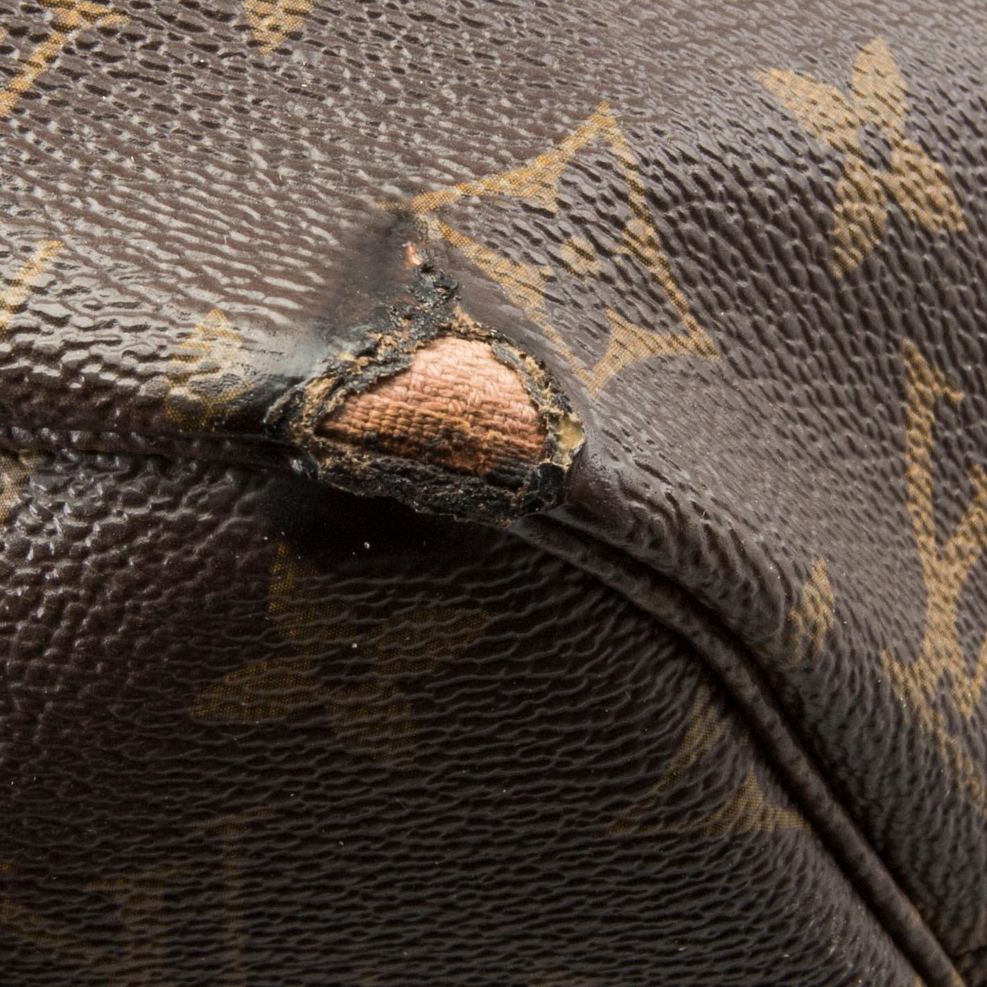 A Louis Vuitton Neverfull MM bag.