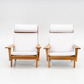 Hans J. Wegner, armchairs, a pair, "GE375", Getama, Gedsted, Denmark.