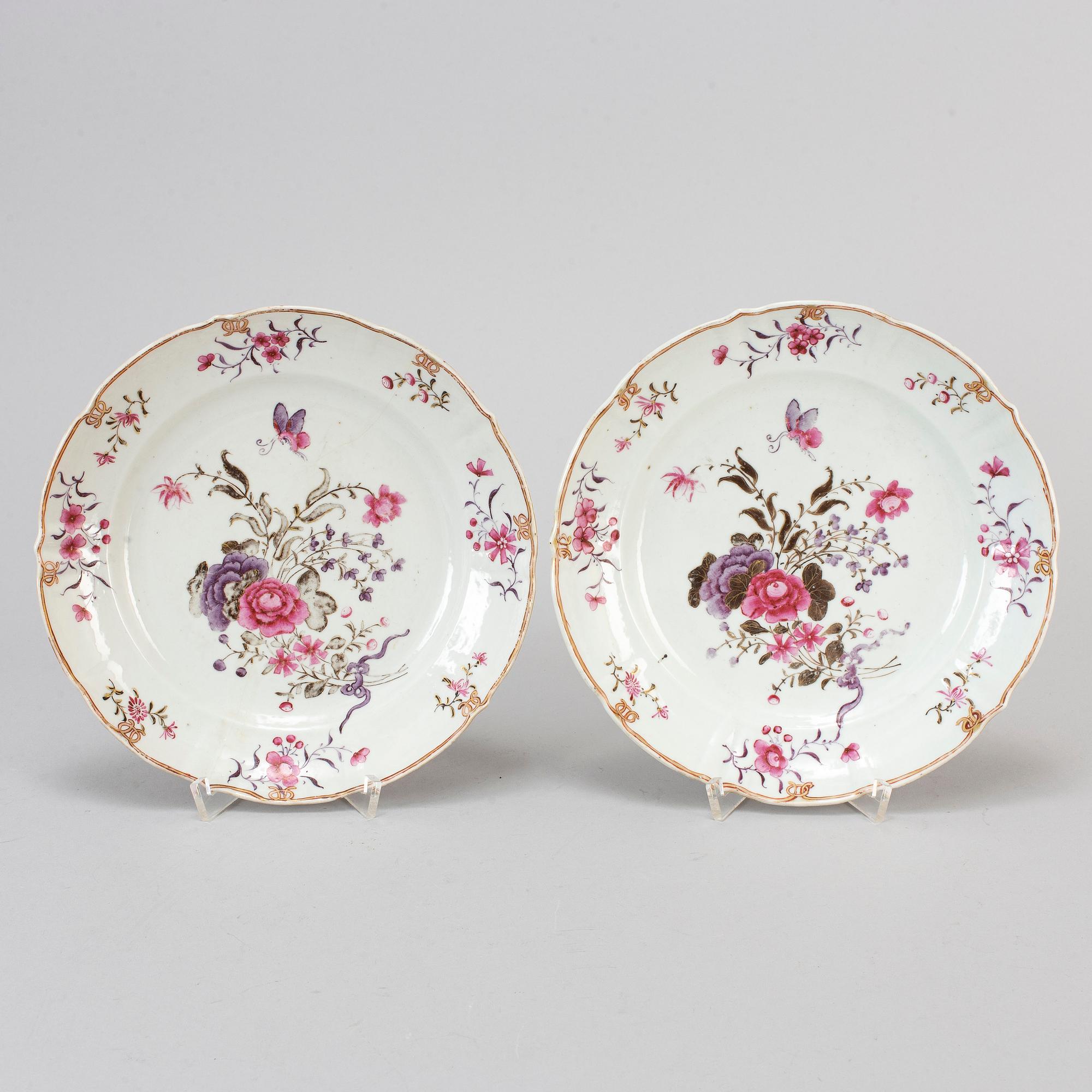 A pair of famille rose export porcelain dishes, Qing dynasty, Qianlong (.