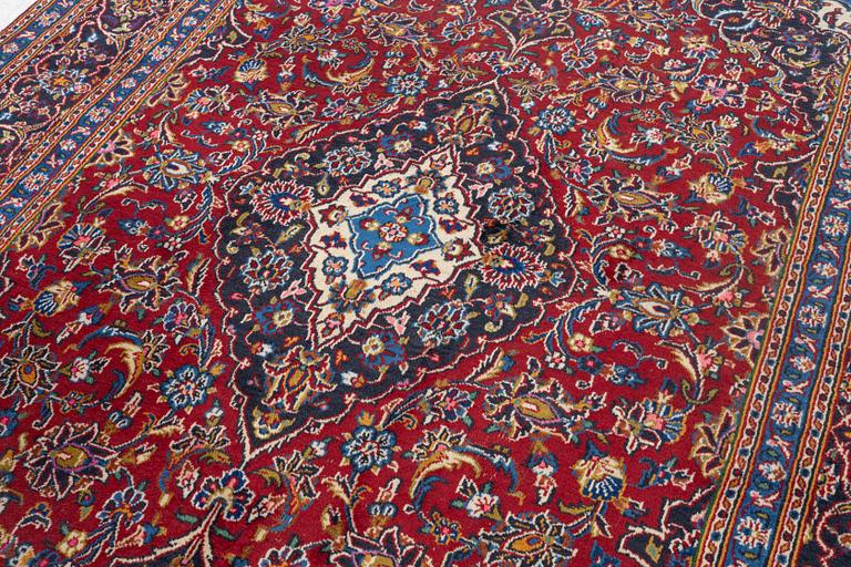 Matta, Mashad, ca 288 x 194 cm.