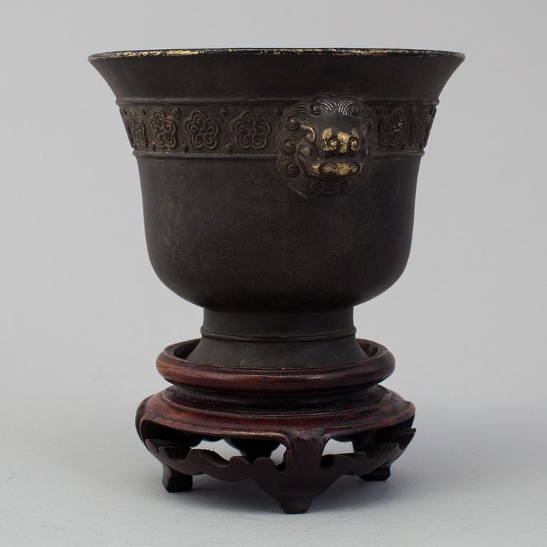 A chinese bronze incense burner and wooden stand, ca 1900s.