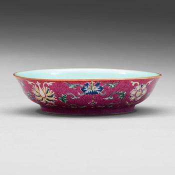 644. A turqoise ground and pink sgrafitto dish, Qing dynasty with Qianlong mark.