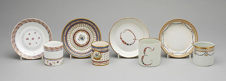 KOPPAR MED FAT, 4 st, porslin, sevreliknande märke, 1800-tal.