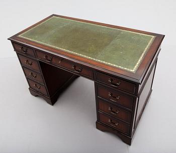 SKRIVBORD,  England, 1900-talets andra hälft.