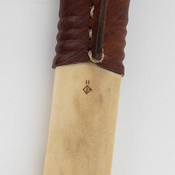 Bill Öberg, a reindeer horn knife, signed.