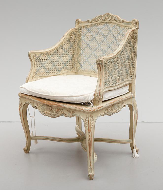 KARMSTOL, rokokostil, 1900-talets andra hälft.