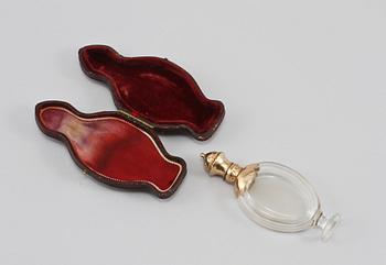 PARFYMFLASKA, 14K guld, glas, 1800-talets andra hälft, Nederländerna.