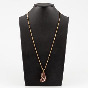 Pendant with chain 18K gold.