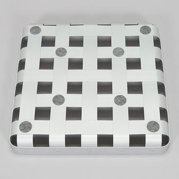 Eero Aarnio, kori, malli EA06 B "CrissCross", Alessi, 2013.