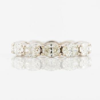 Ring, full eternity band, 18K white gold set with oval-cut diamonds.