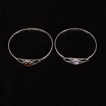 ARMBAND, 2 st, silver, ametist samt tigeröga. Åbo 1962 och 1966.