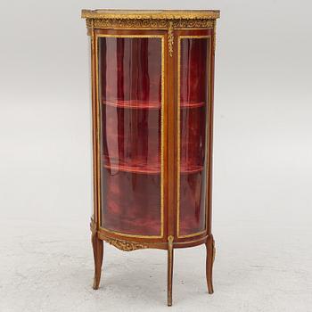 Display cabinet, Louis XV style, from around 1900.