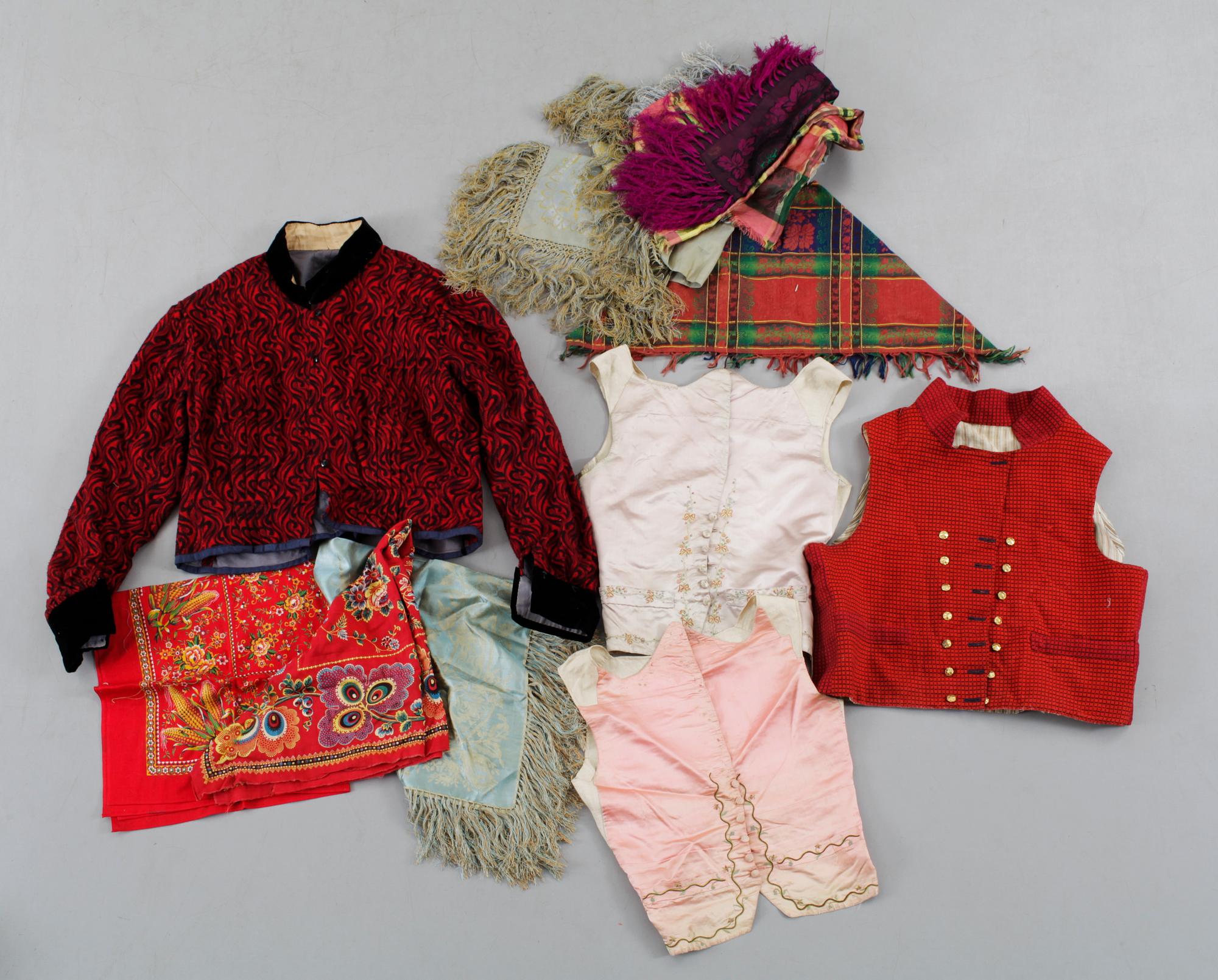 PARTI TEXTILIER, 12 delar, bla K. A Almgren, Stockholm. 18-1900-tal.