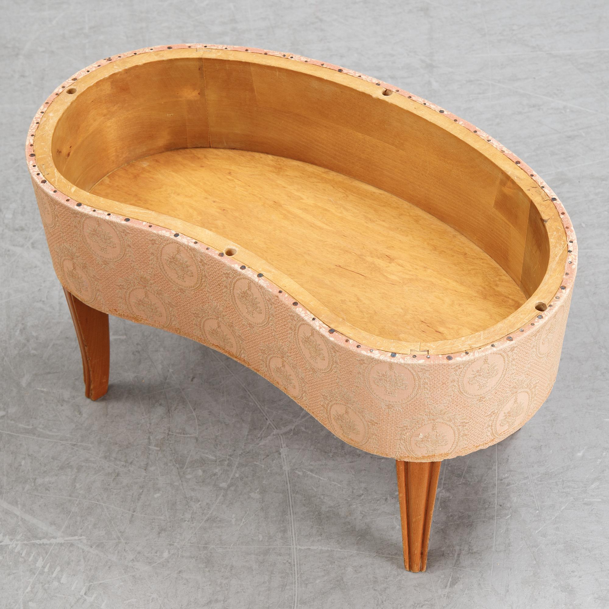 Axel Larsson, attributed to. An elm dressing table and stool, Swedish Modern, Bodafors SMF, 1940's.