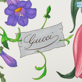 Gucci, a 'Flora' twill silk scarf.