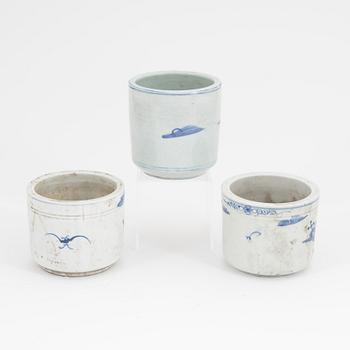 A group of three Chinese porcelain censer or flower pots, late Qingdynasty, 19th/20th Century.