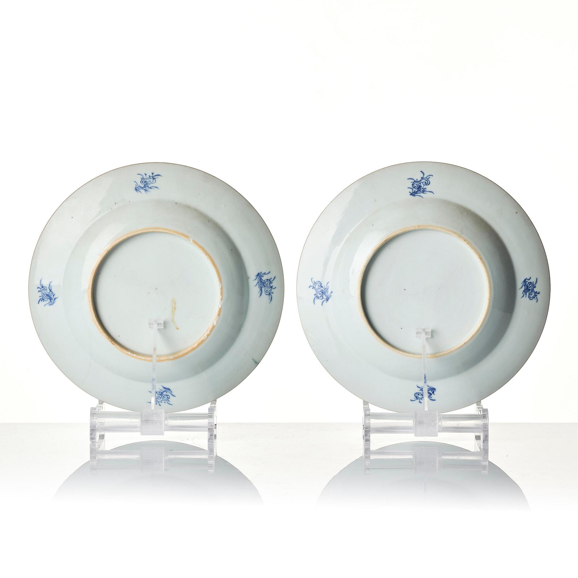 A set of six armorial dinner plates, Qing dynasty, 18th century.