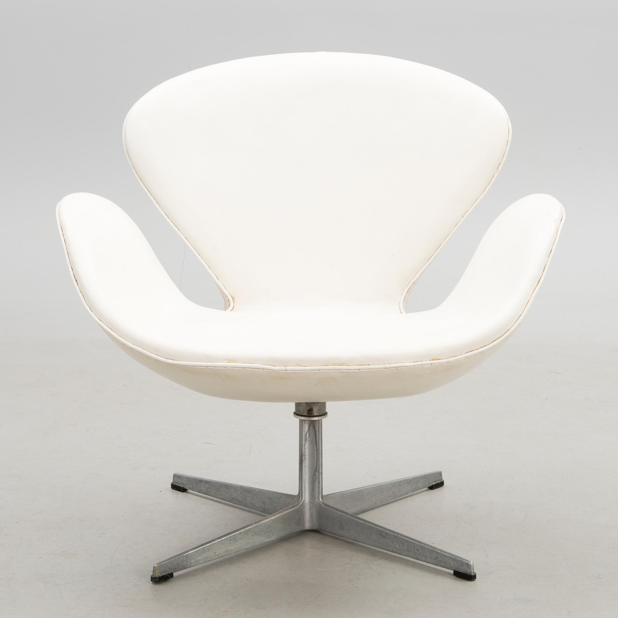 A 1969 Danish 'Swan' chair for Fritz Hansen.