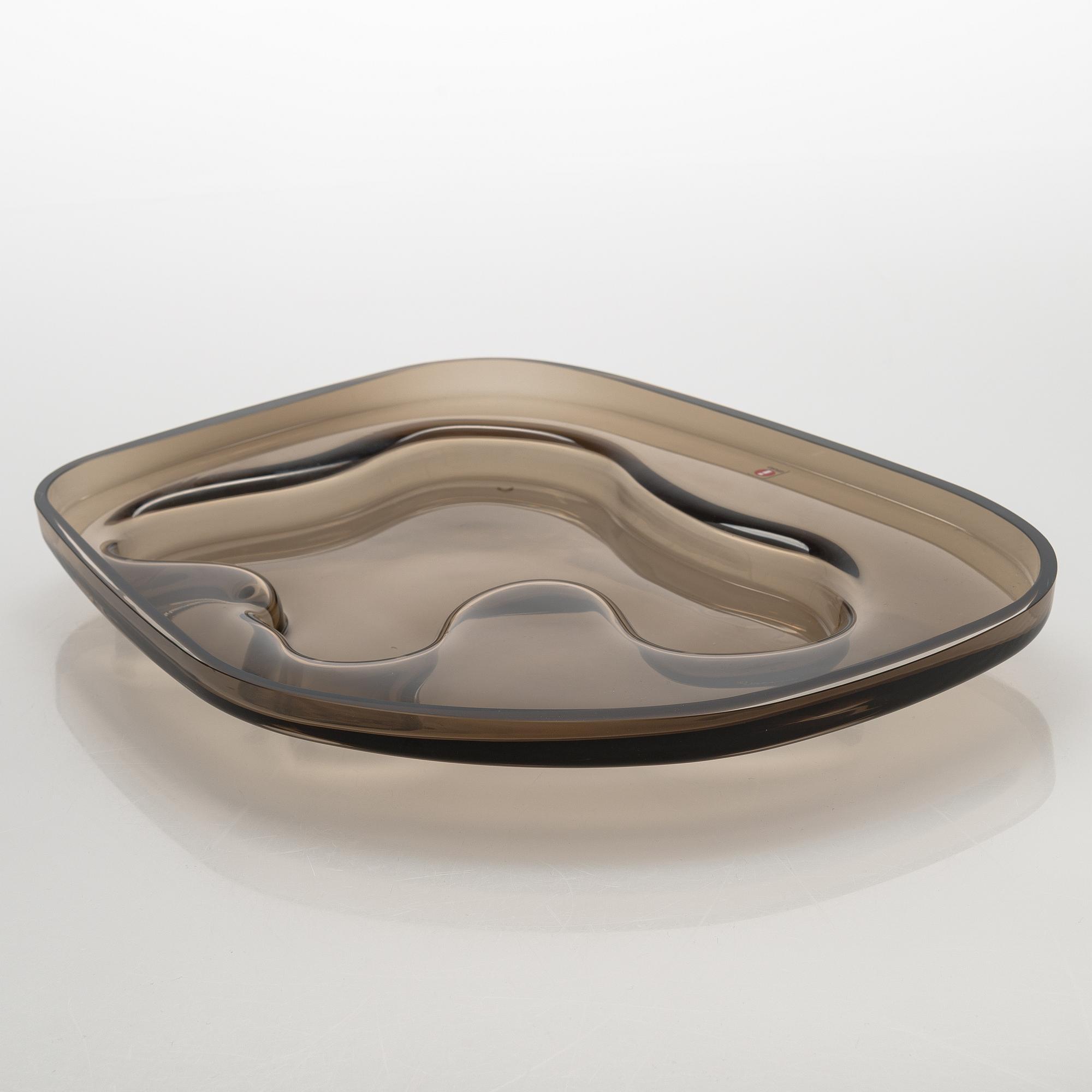 Alvar Aalto, a serving dish signed Alvar Aalto Iittala.
