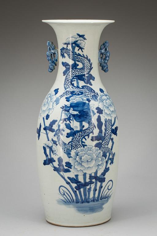 PRAKTURNA, porslin, sen Qing. Kina, sekelskiftet 1900.