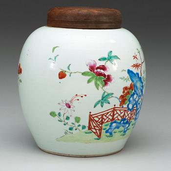 A famille rose jar, Qing dynasty, Qianlong (1736-95).