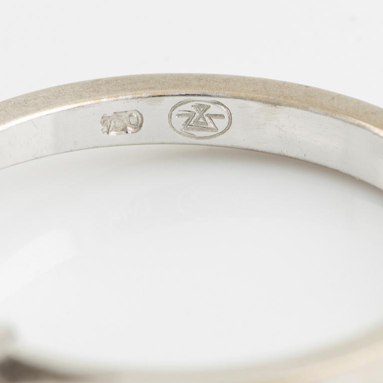 Ring, Gübelin, solitär, vitguld med briljantslipad diamant, ca 1,58 ct.