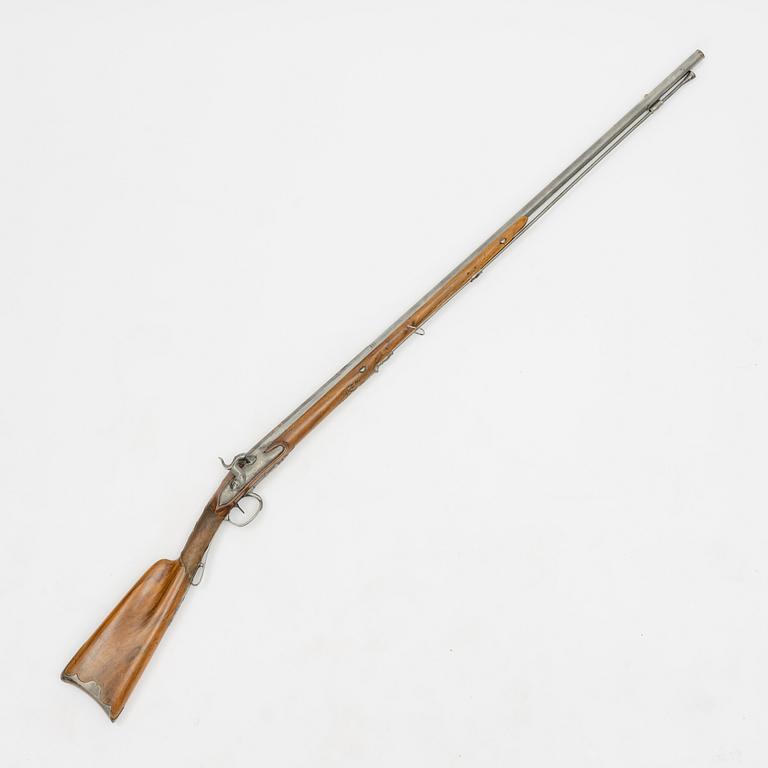 Slaglåsgevär, ändrat från flintlås, 1700-talets andra hälft.