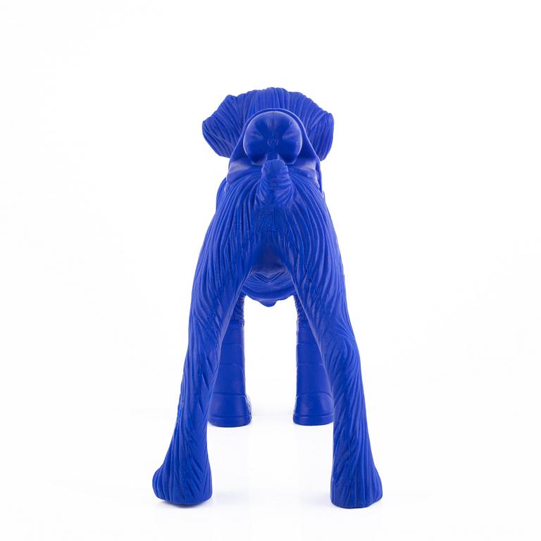 William Sweetlove, "Cloned Schnauzer with Water Bottle" (Blue).