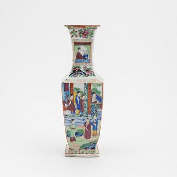 Vas, porslin, Kina, Kanton, 1800-talets senare del.