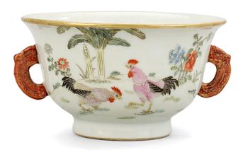 A famille rose bowl, Qing dynasty.