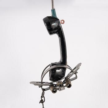 Jason Matthew Lee, hårddiskmagneter, djurfälla, modifierad betaltelefon. Utförd 2017.