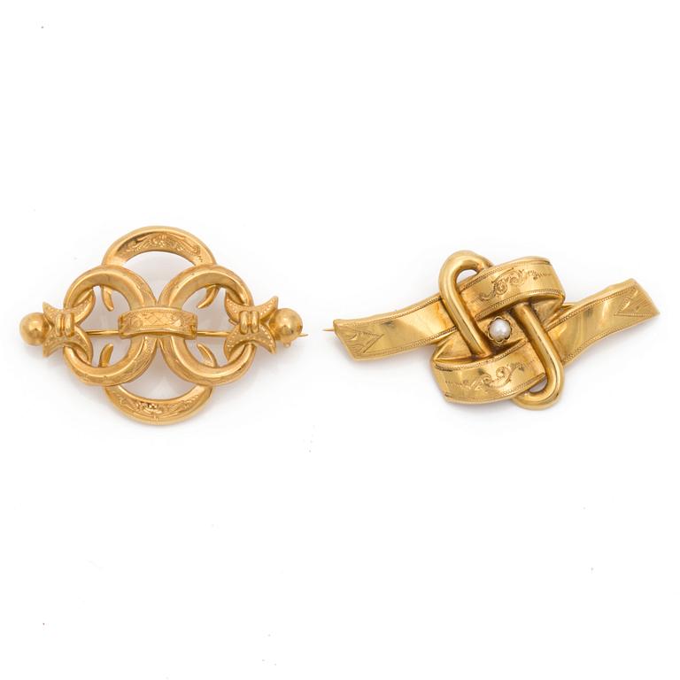 Two 18K gold brooches, one set with a seedpearl.