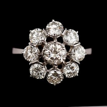 RING, 14 k vitguld, 9 briljanter tot 2.65 ct enl gravyr.