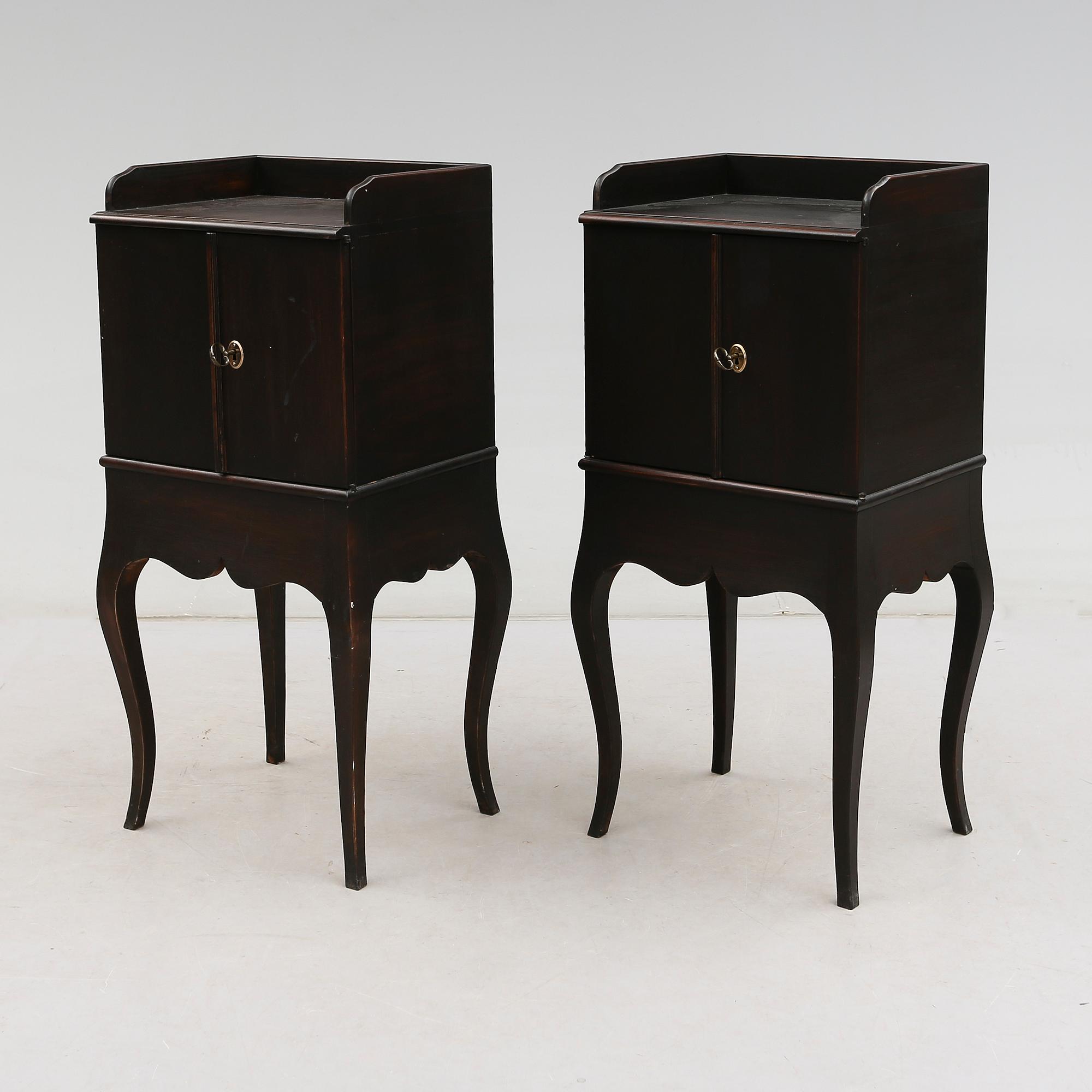 SÄNGBORD, 1 par, rokokostil, för Nationalmuseum, 1900-talets andra hälft.
