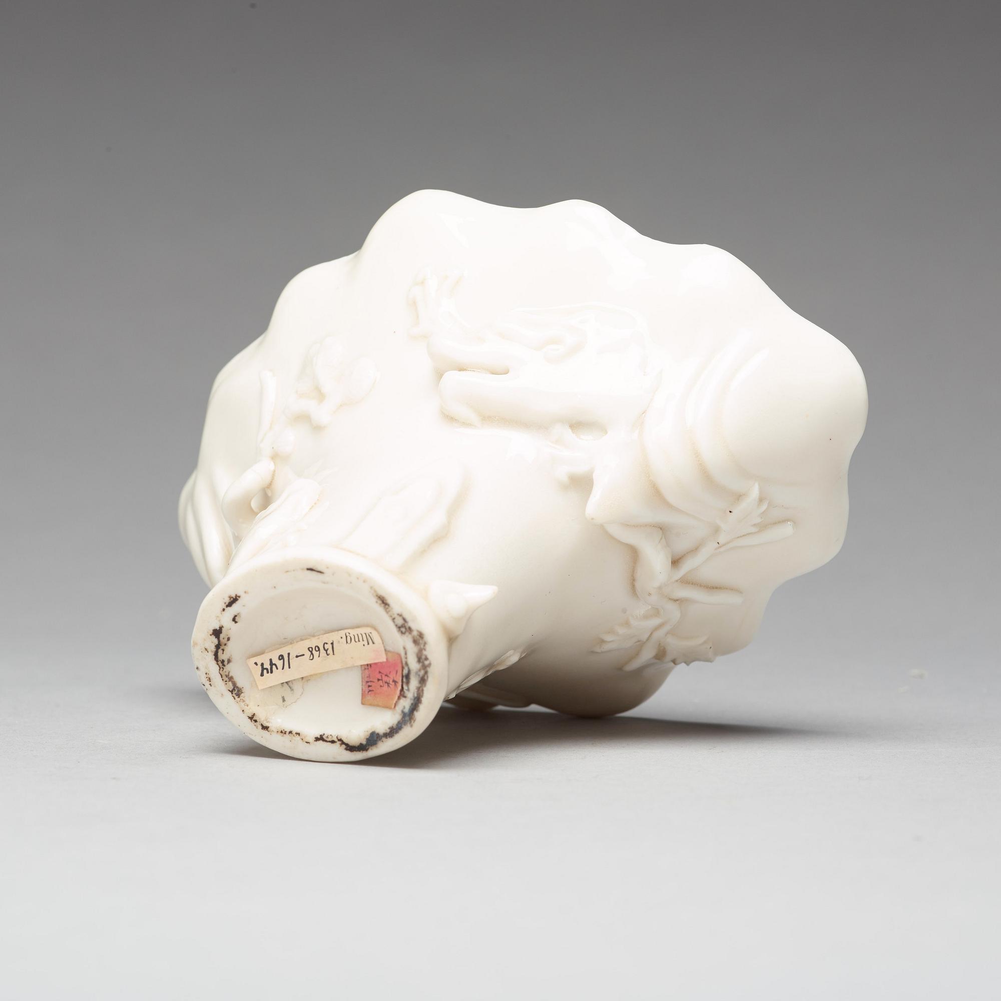 VINOFFERBÄGARE, blanc de chine. Kina, 1600-tal.