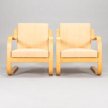 Alvar Aalto, A a pair of mid-20th century '34/402' armchairs for  O.Y. Huonekalu- ja Rakennustyötehdas A.B. Finland.