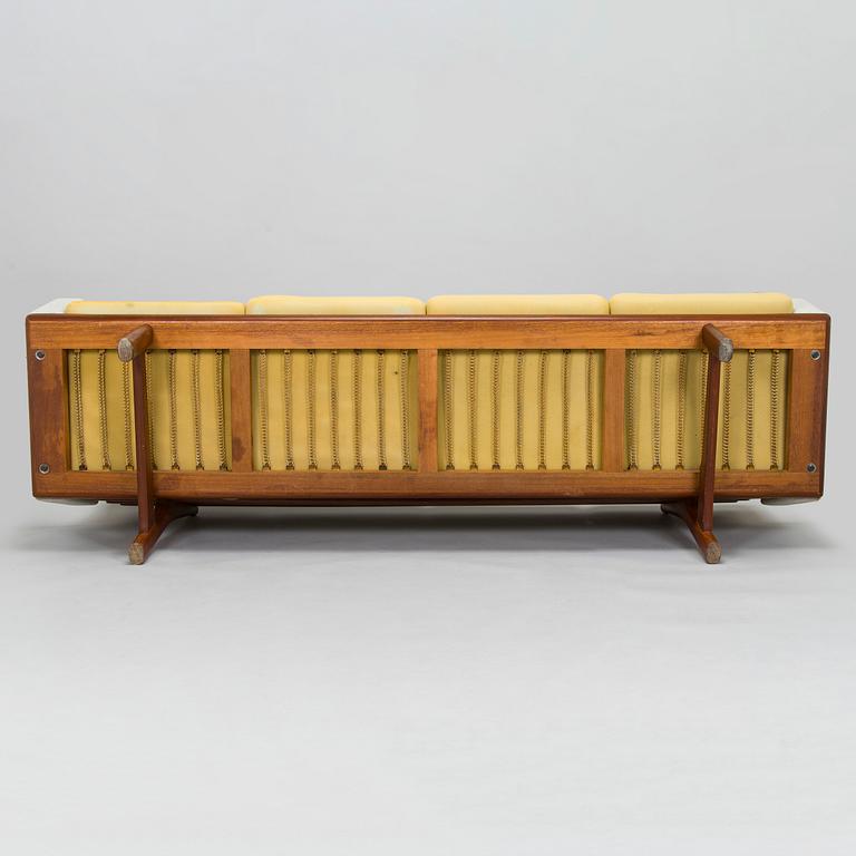 Hans J. Wegner, a mid-20th century 'GE 236/4' sofa for Getama, Gedsted. Denmark.