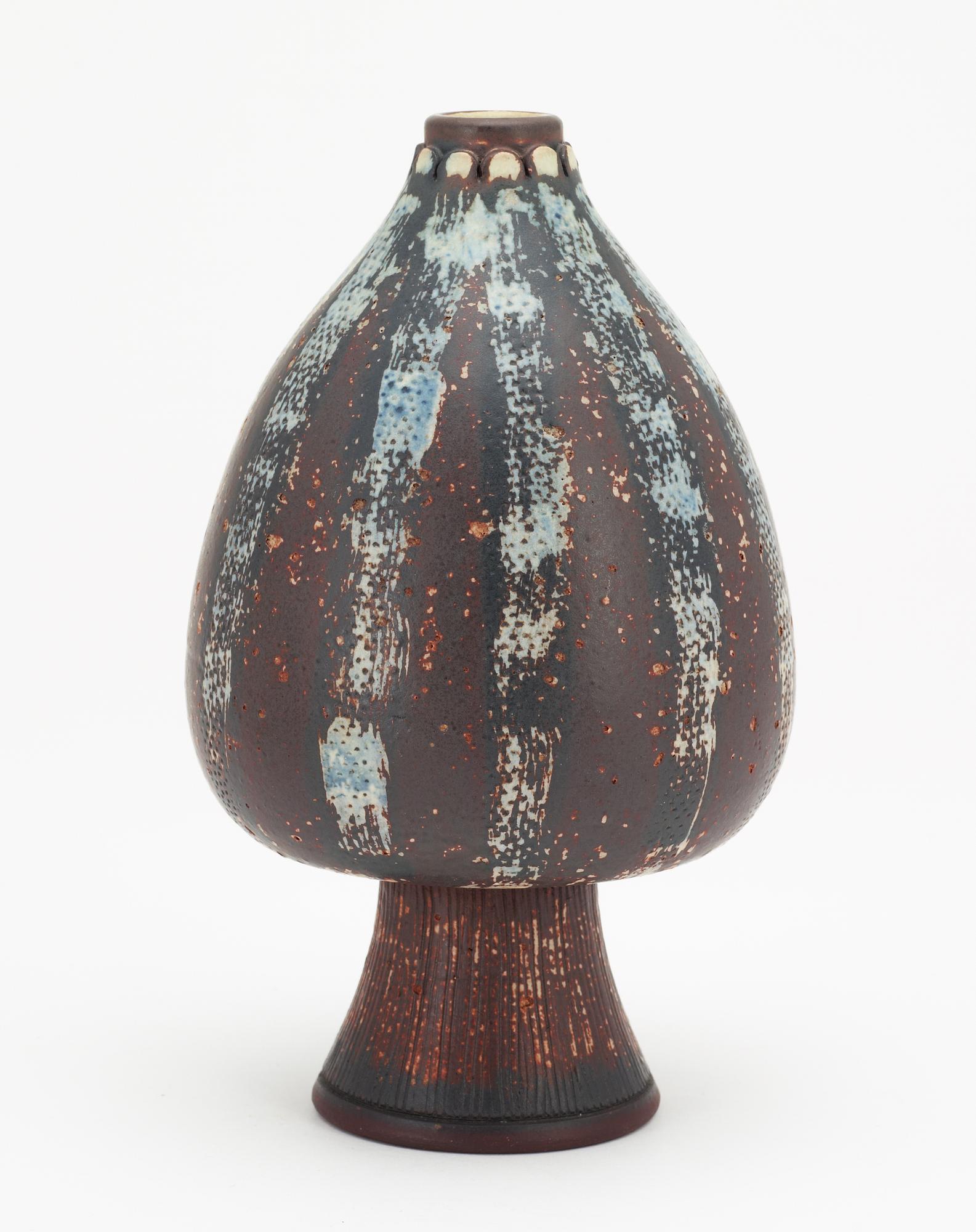 A Wilhelm Kåge 'Farsta' stoneware vase, Gustavsberg studio 1955.