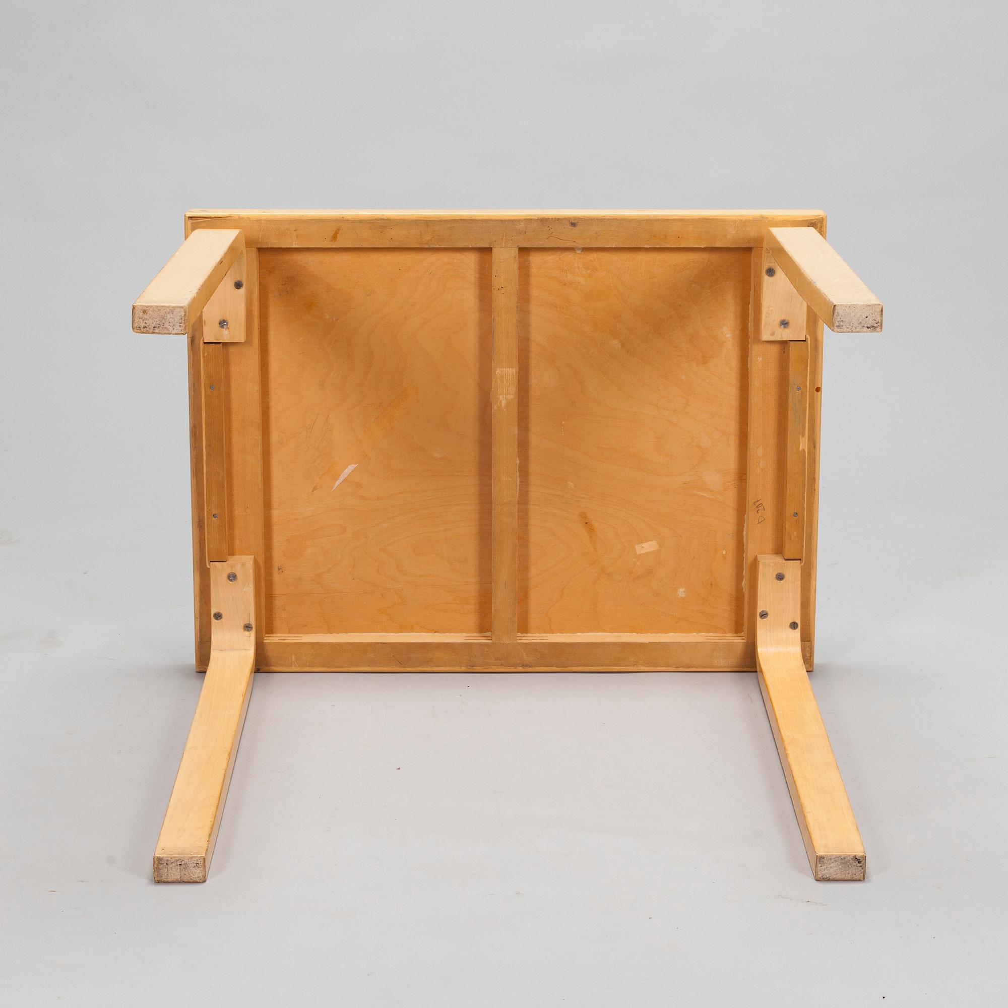 Alvar Aalto, A mid-20th century table for O.Y. Huonekalu- ja Rakennustyötehdas A.B.