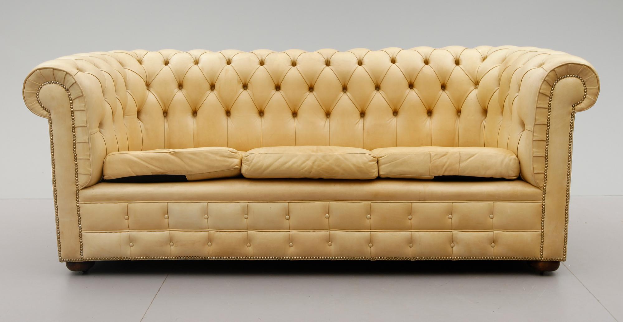 SOFFA, Chesterfield, sent 1900-tal.