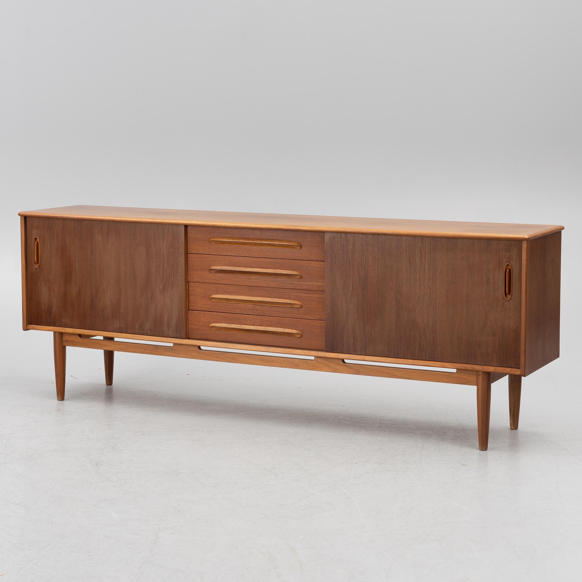 Nils Jonsson sideboard "Cortina" Troeds Möbelfabrik, Bjärnum 1960s.