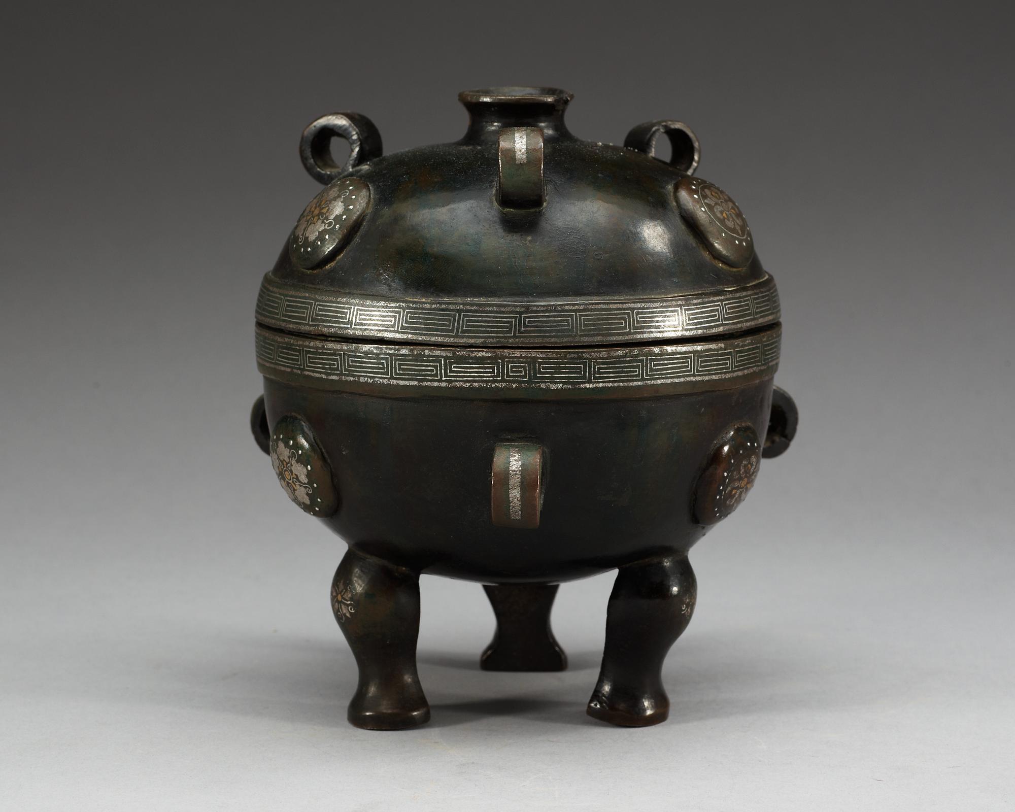 RÖKELSEKAR med LOCK, brons. Arkaiserande modell.