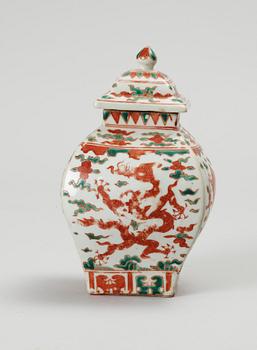 KRUKA, porslin. Kina. 1900-tal.