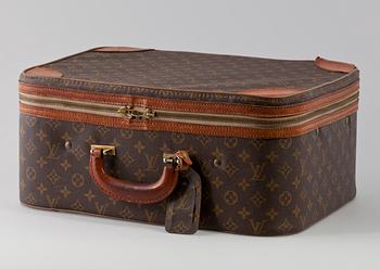 124. A Louis Vuitton weekend bag.