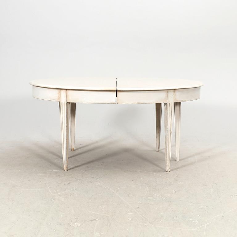 A painted 19th/20th Gustavian style dining table.