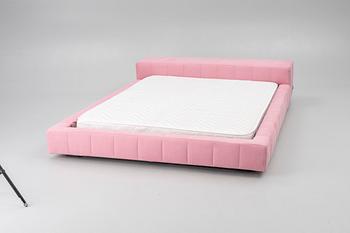 Giuseppe Viganò, a "Squaring" bed, Bonaldo, Italy.