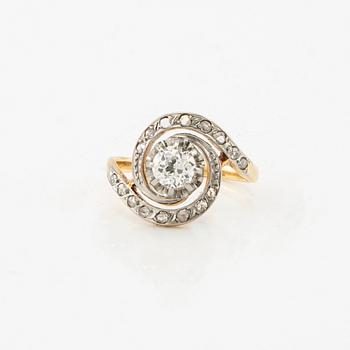 Ring in 18K gold with old-cut and rose-cut diamonds, France, first half of the 20th century.