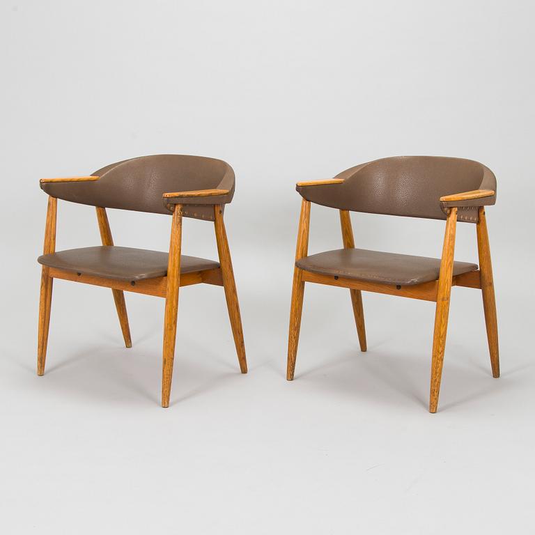 A pair of 1950s chairs.